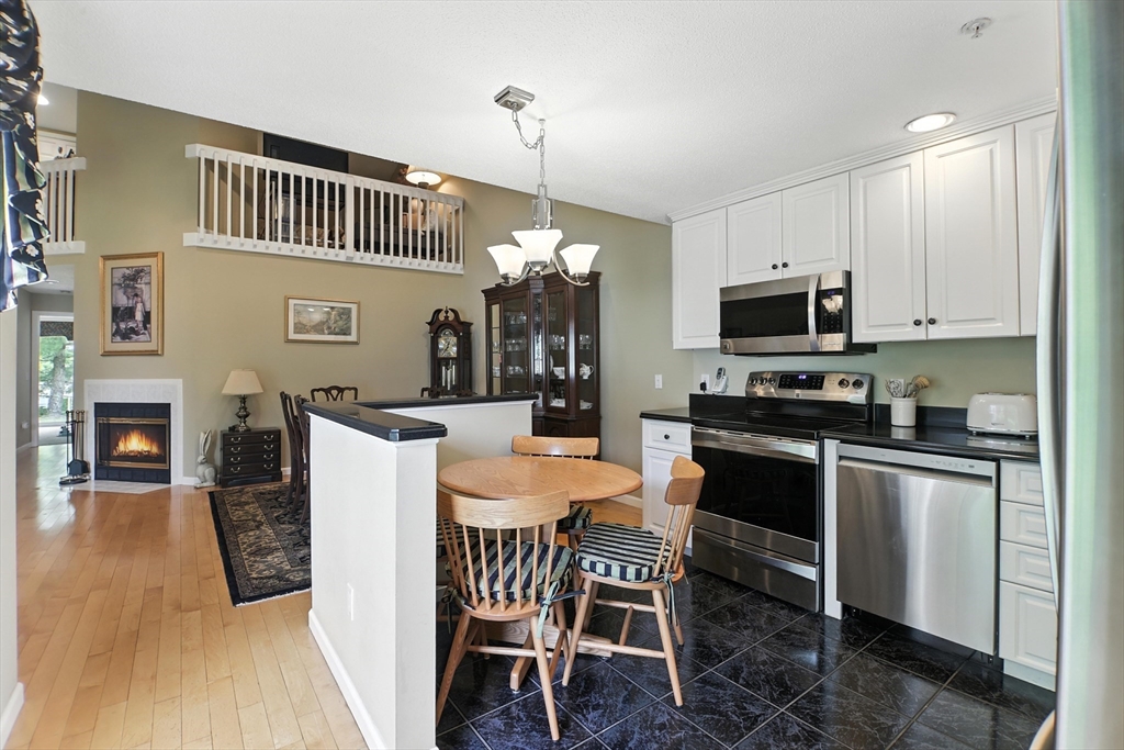 17 Castle Hills Road, Unit G Agawam, MA 01001 - Photo 7 of 41 Gallery Image 7