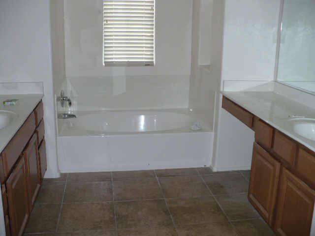 2333 West Sleepy Ranch Road Phoenix, AZ 85085 - Photo 3 of 6 a bathroom with a bathtub sink and vanity