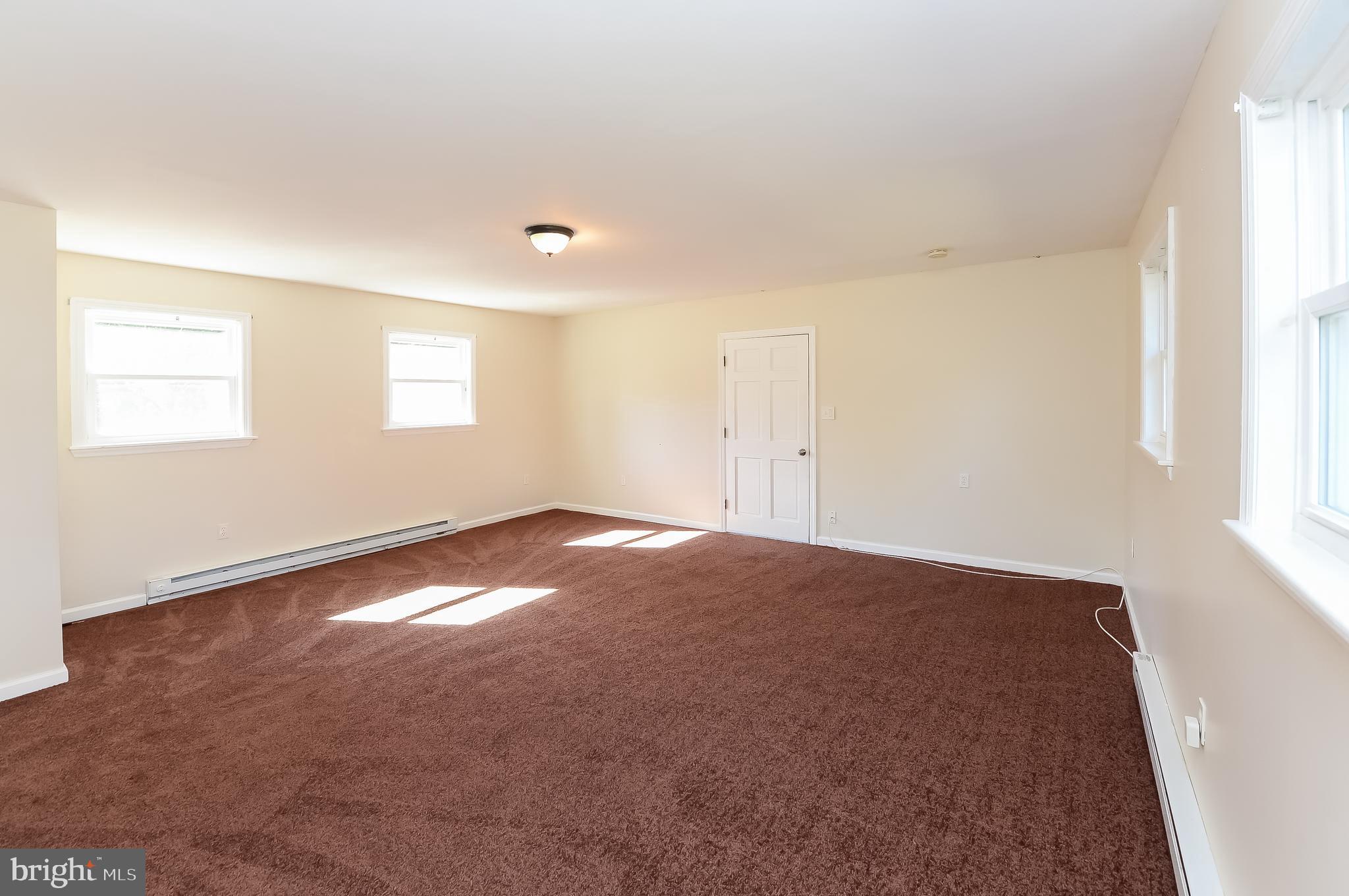 50 Linden Road Burlington, NJ 08016 - Photo 16 of 25 Family room/ possible bedroom