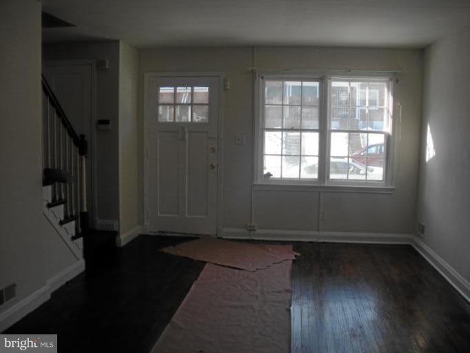 2719 North Rosedale Street Baltimore, MD 21216 - Photo 5 of 20 Living Room