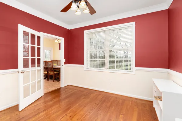 a view of empty room with window