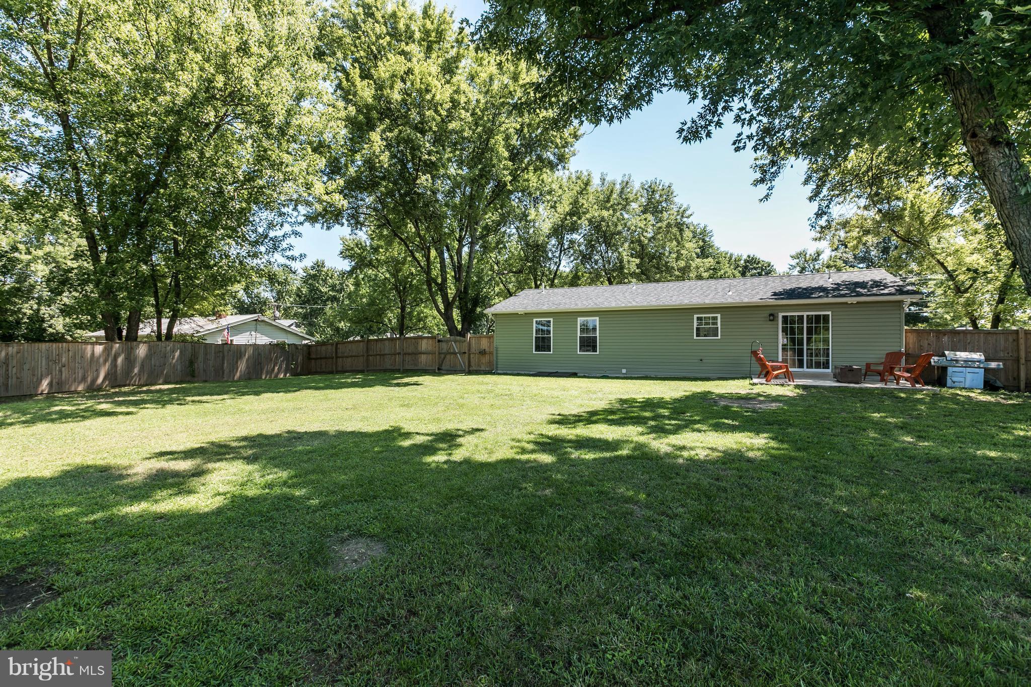8153 Elizabeth Road Pasadena, MD 21122 - Photo 25 of 29 Flat yard for big fun and fidos