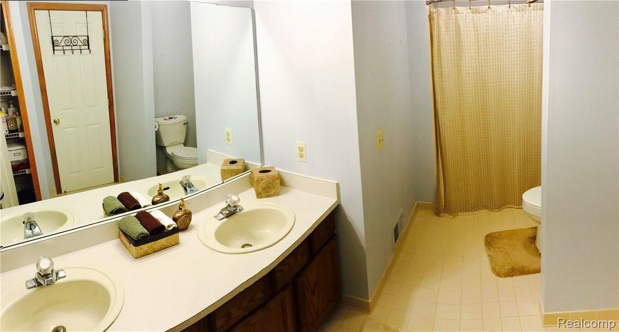 45308 Thornhill Road Canton, MI 48188 - Photo 22 of 30 22.jpg