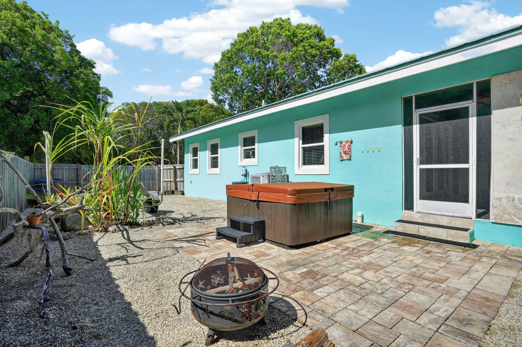 32 Andros Road Key Largo, FL 33037 - Photo 36 of 45 Large side w/hot tub