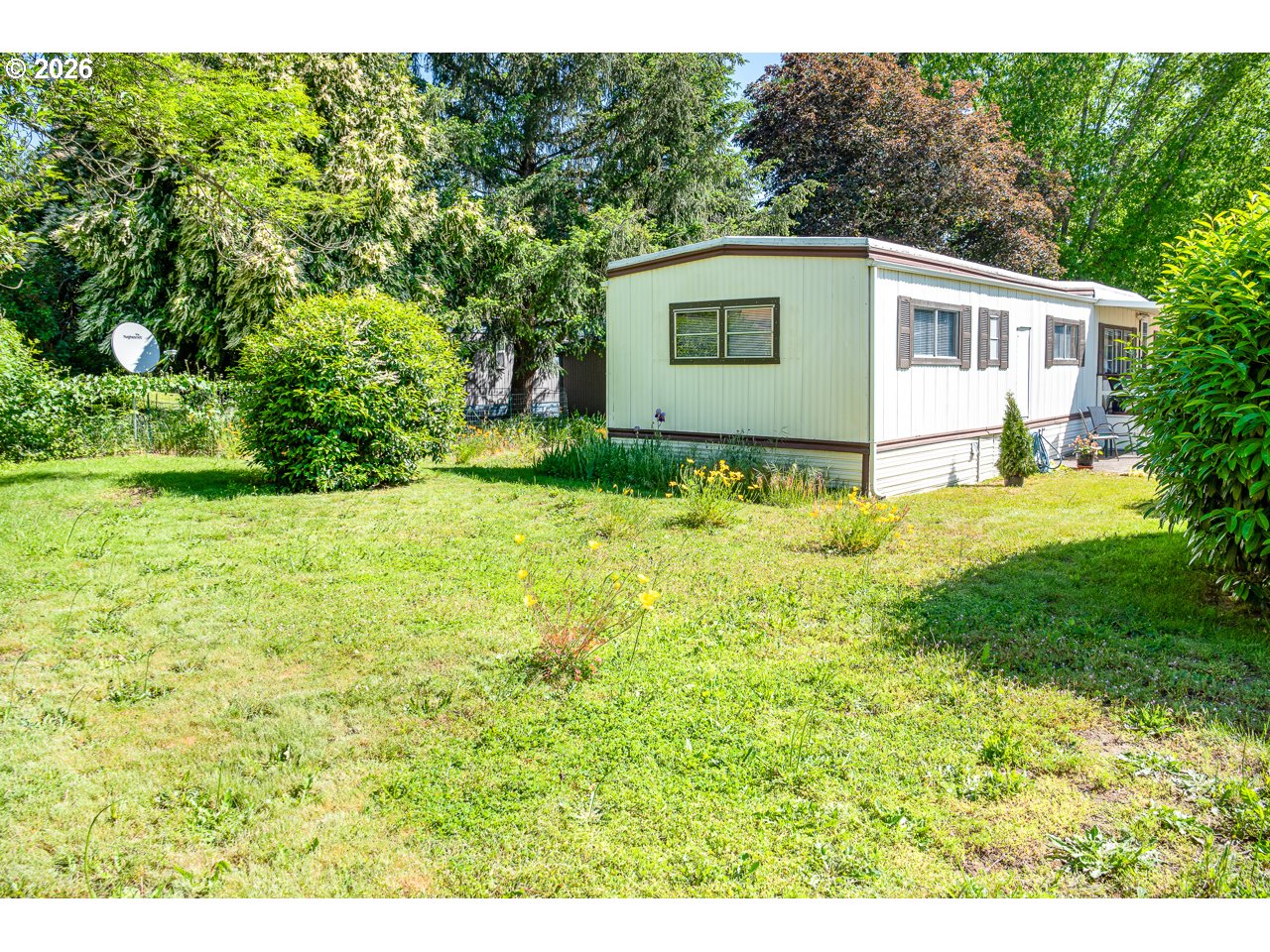 1475 Green Acres Road, Unit 172 Eugene, OR 97408 - Photo 35 of 35 a house view with a garden space