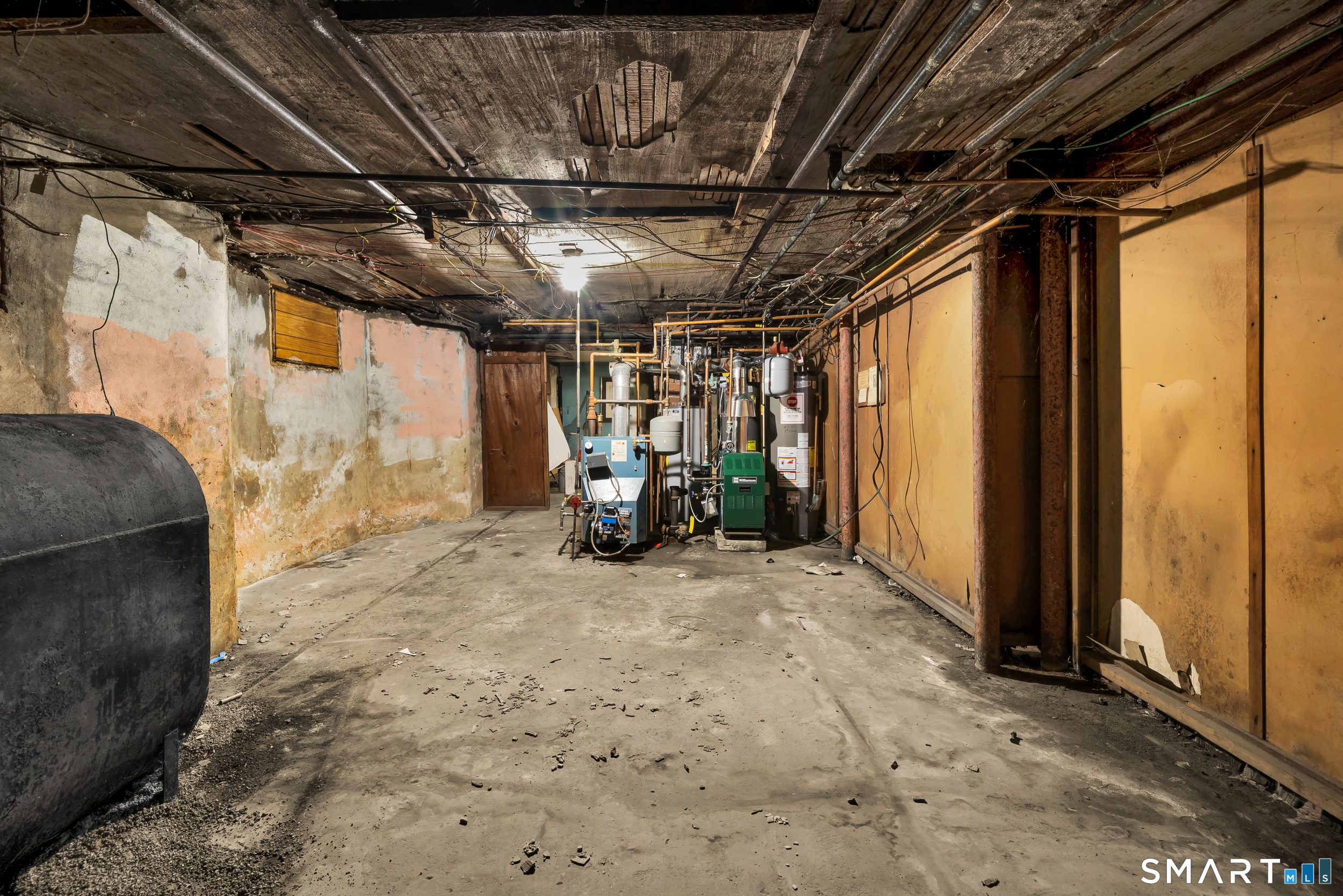 72 Sterling Street Hartford, CT 06112 - Photo 24 of 25 a view of a garage