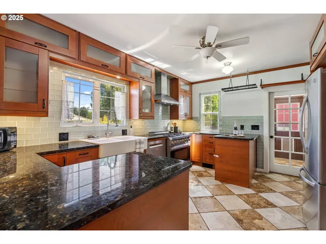 $775,000 | 3141 Odell Highway, Hood River, OR 97031