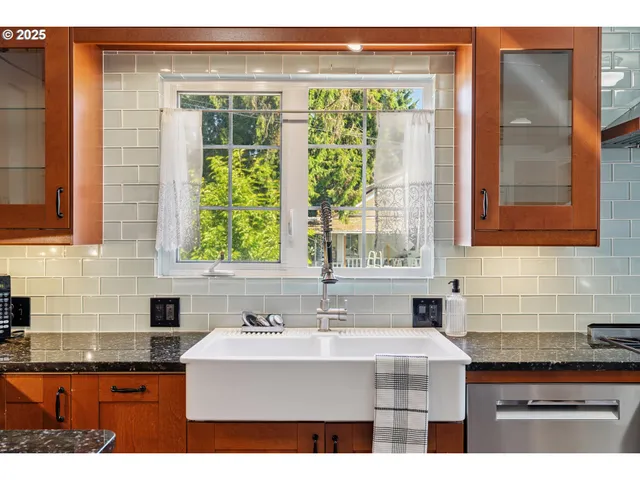 $775,000 | 3141 Odell Highway, Hood River, OR 97031