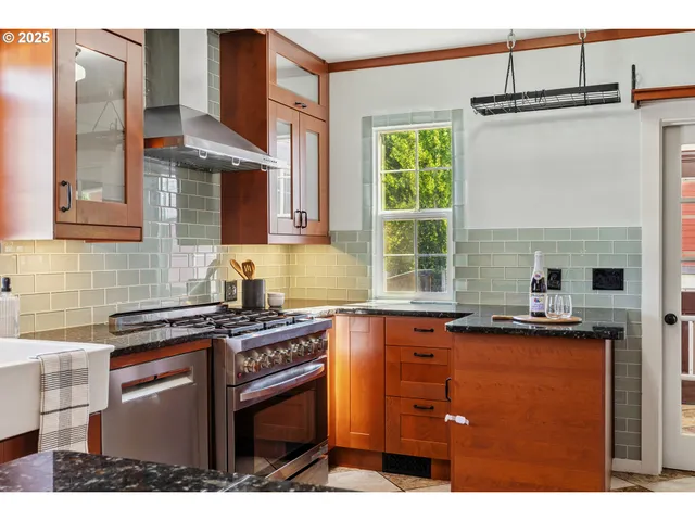 $775,000 | 3141 Odell Highway, Hood River, OR 97031