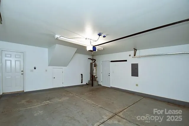 en empty room with ceiling fan and window