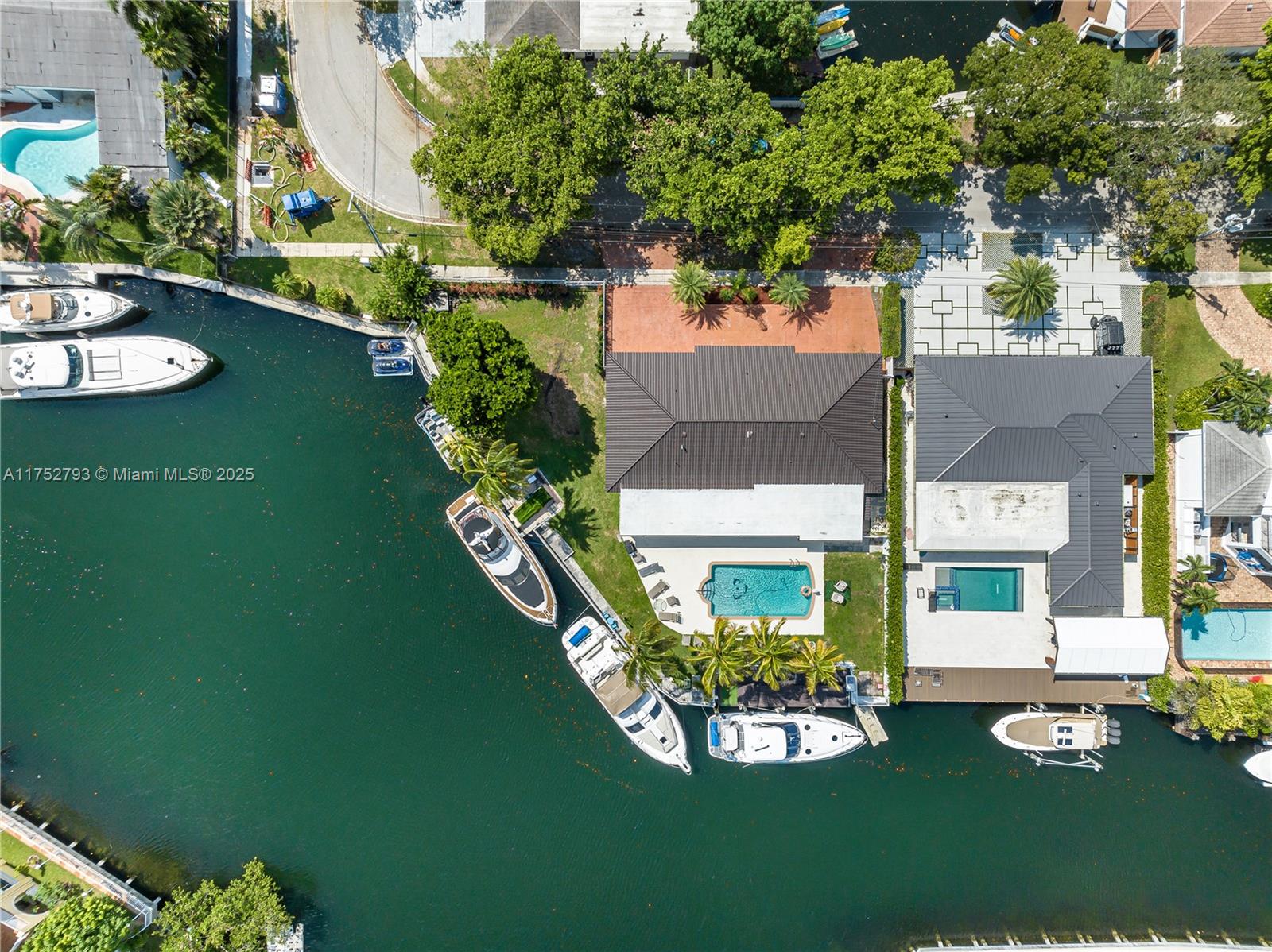 1975 Ixora Road North Miami, FL 33181 - Photo 27 of 28