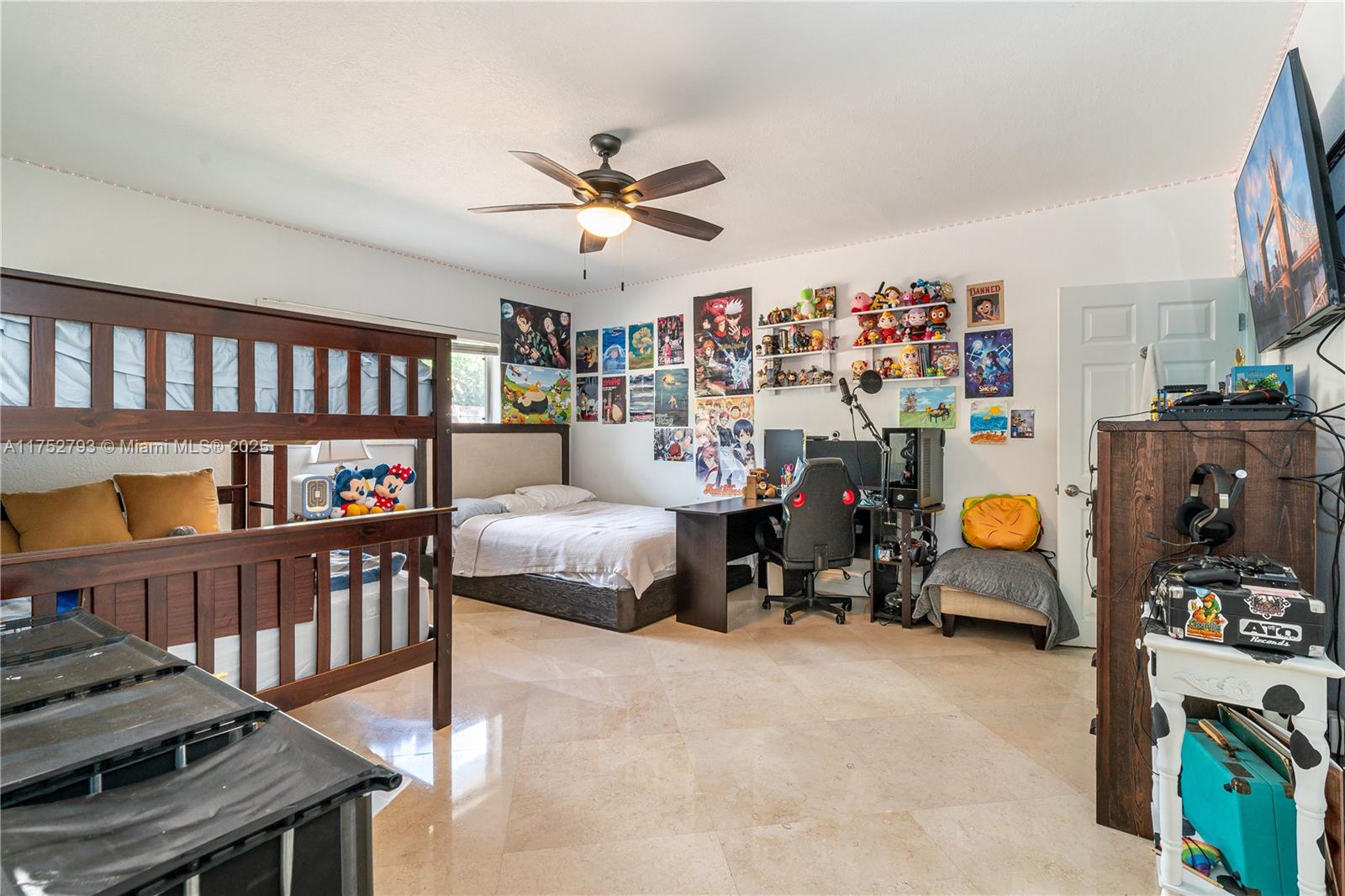 1975 Ixora Road North Miami, FL 33181 - Photo 9 of 28