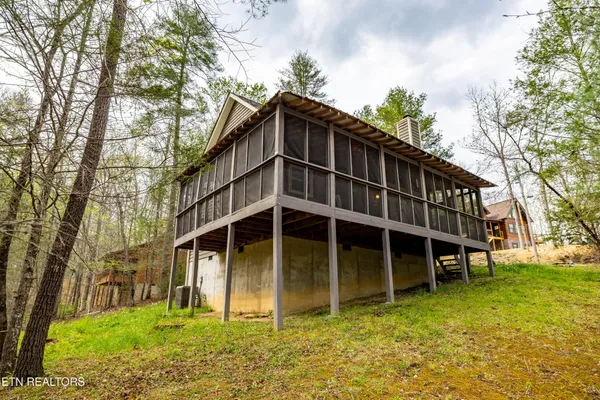 $475,000 | 516 Clearwater Circle, Townsend, TN 37882