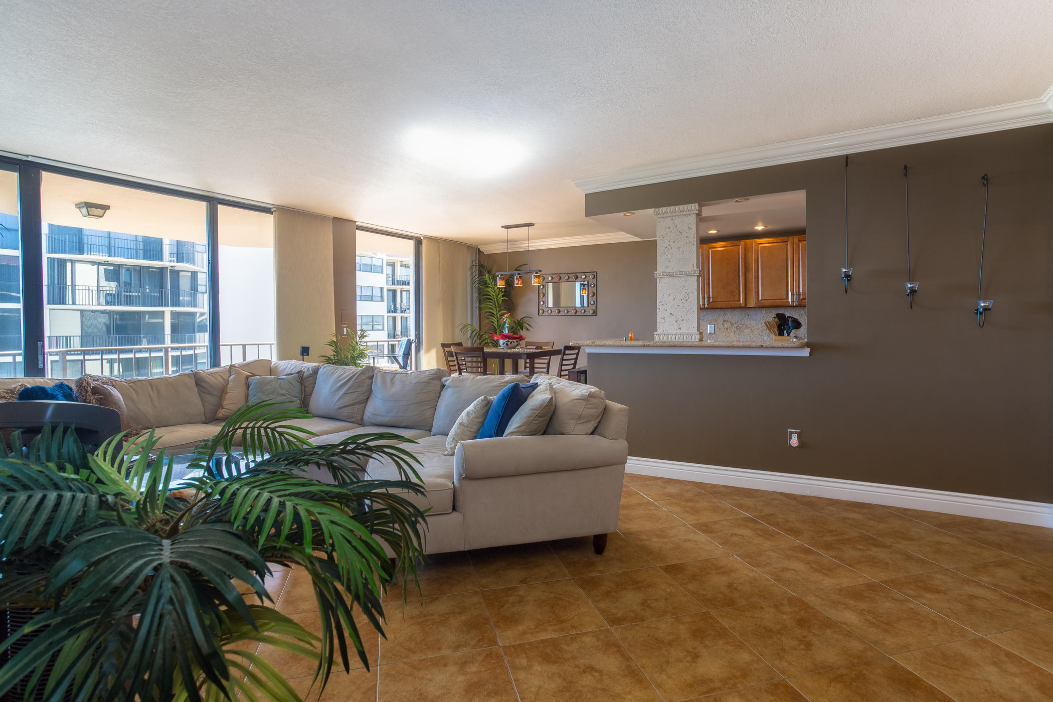 899 Jeffery Street, Unit 605 Boca Raton, FL 33487 - Photo 3 of 20 899_Jeffery_St_#605-2
