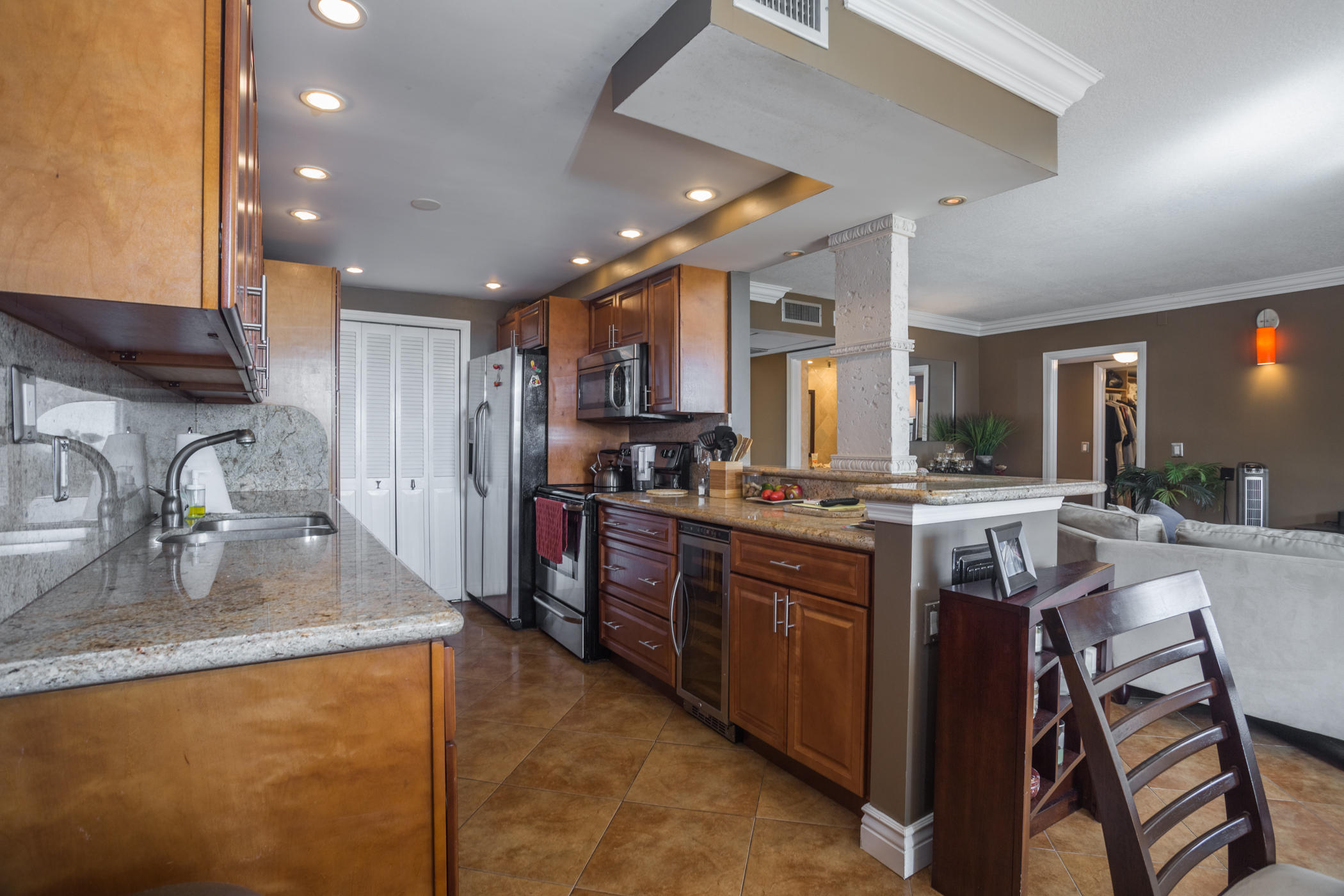 899 Jeffery Street, Unit 605 Boca Raton, FL 33487 - Photo 5 of 20 899_Jeffery_St_#605-4