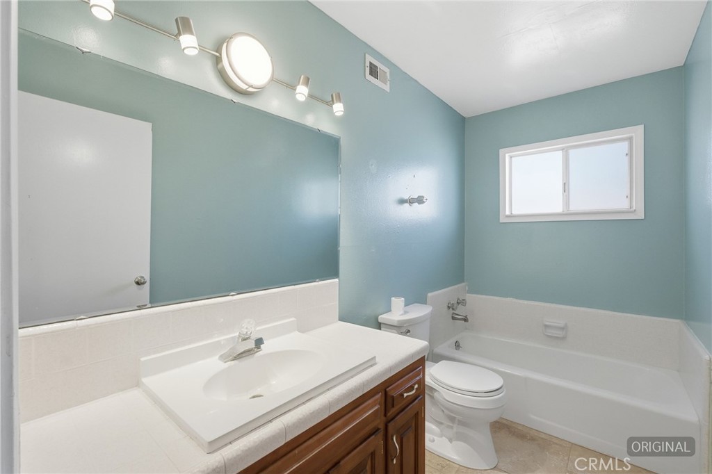 2234 Carter Way Hanford, CA 93230 - Photo 12 of 22 a bathroom with a sink a toilet and bathtub