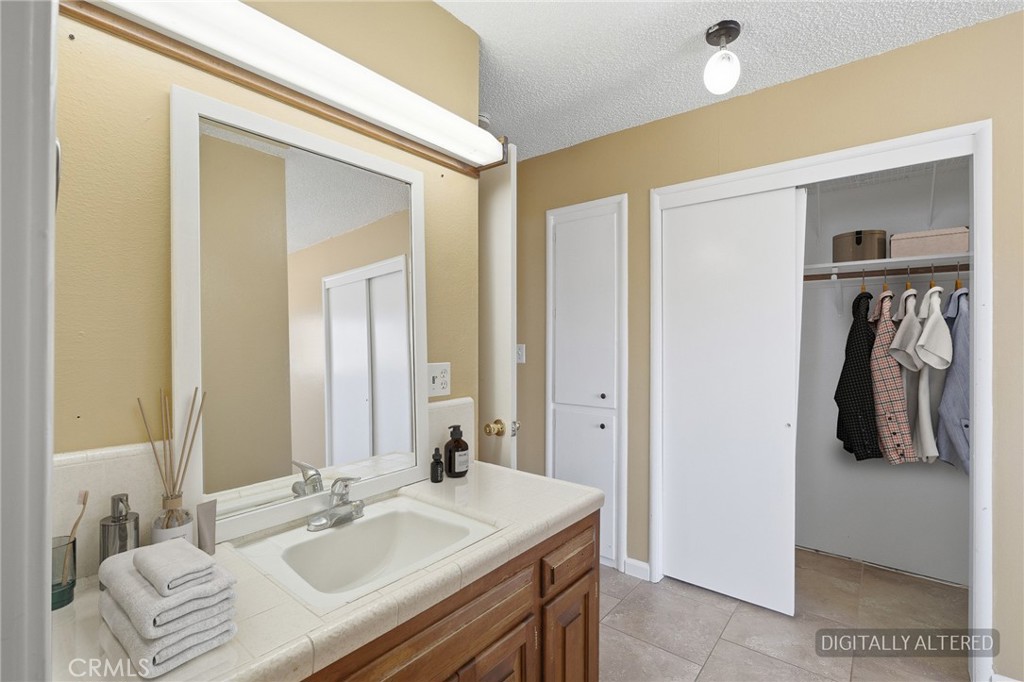 2234 Carter Way Hanford, CA 93230 - Photo 20 of 22 a bathroom with a sink a mirror and a shower