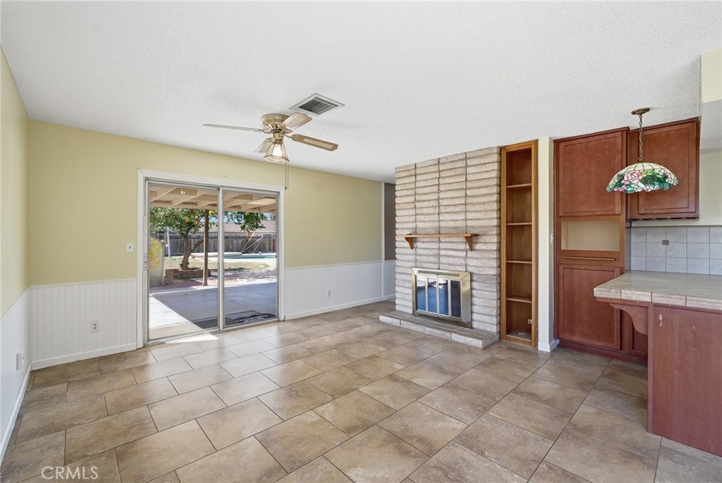 2234 Carter Way Hanford, CA 93230 - Photo 10 of 22 a view of an empty room with a window