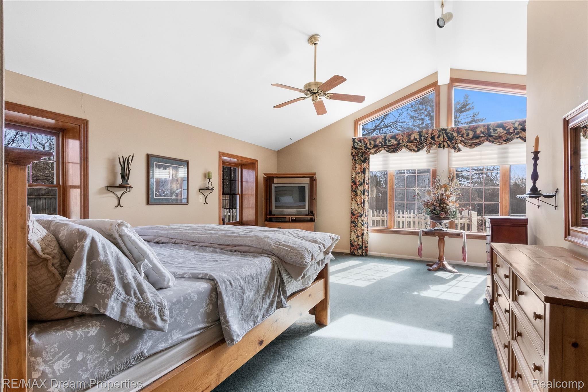 33477 Quaker Valley Road Farmington, MI 48331 - Photo 17 of 23 25 (1).jpg
