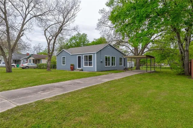 $199,999 | 623 North Main Street, Rockdale, TX 76567