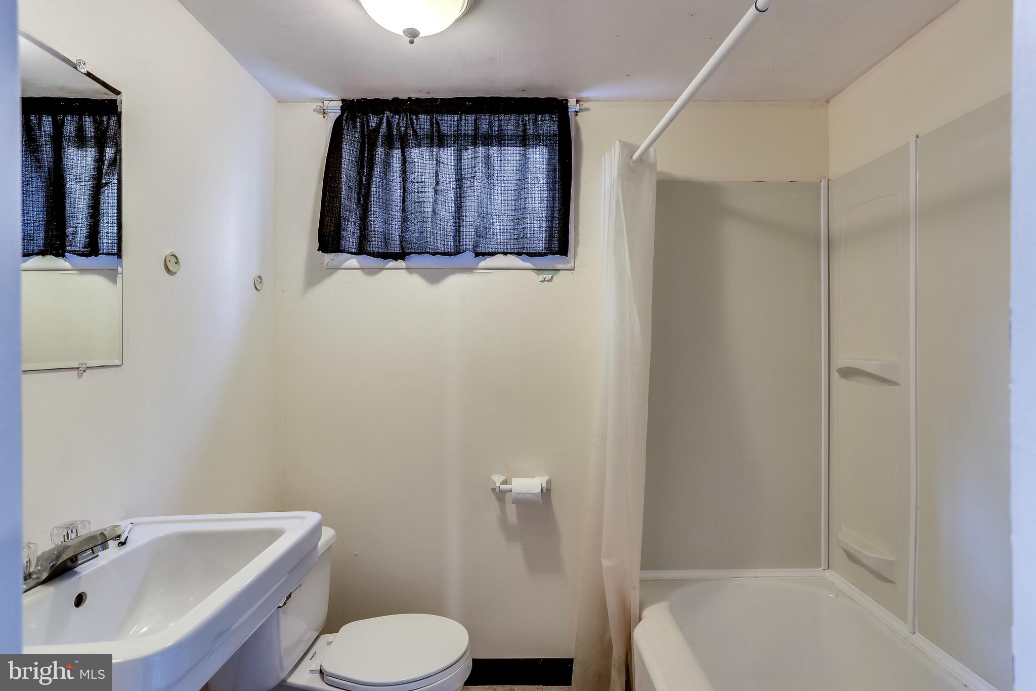 422 Greenlow Road Baltimore, MD 21228 - Photo 18 of 36