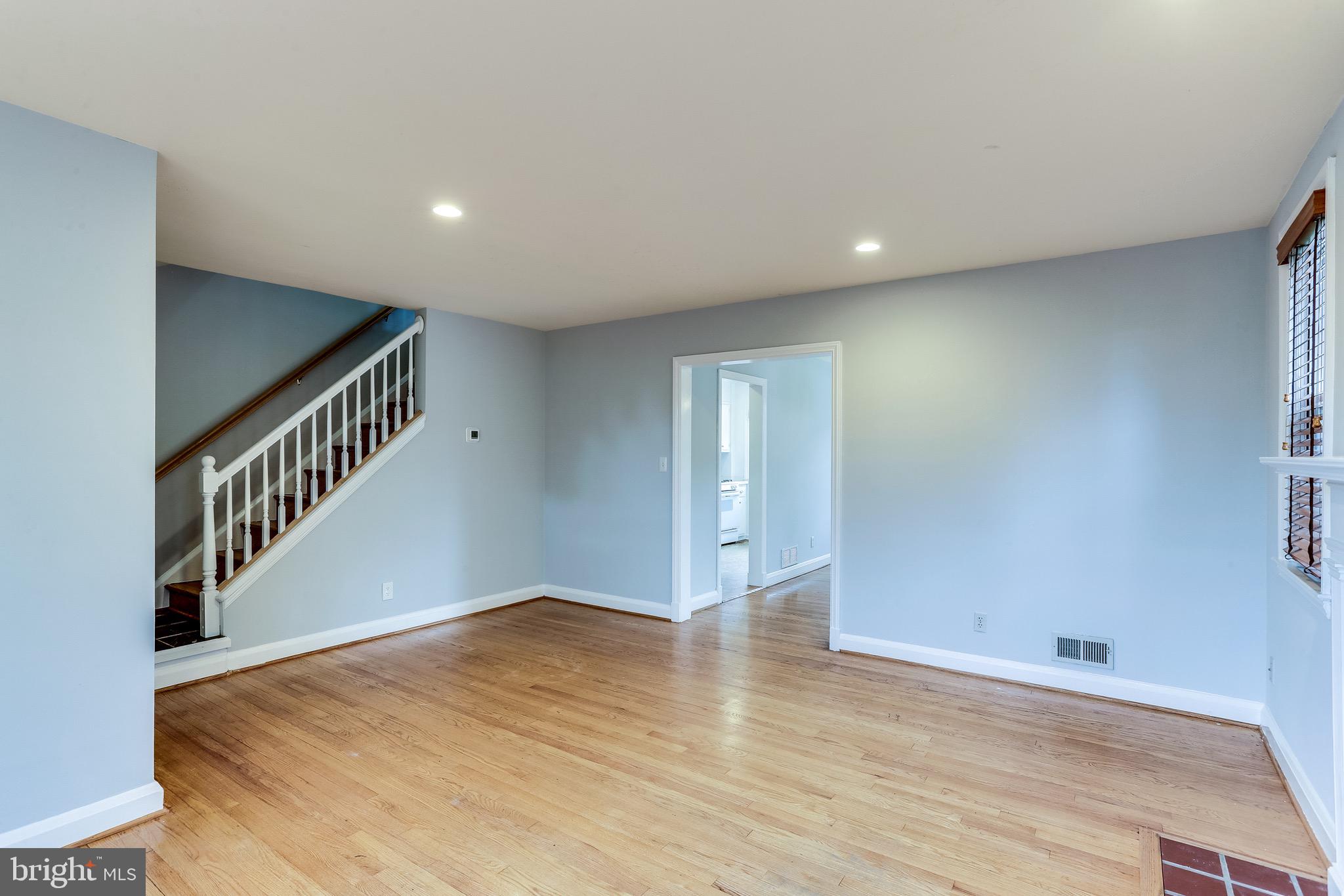 422 Greenlow Road Baltimore, MD 21228 - Photo 4 of 36