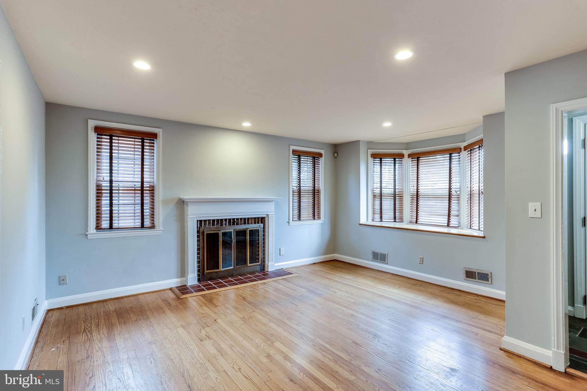 422 Greenlow Road Baltimore, MD 21228 - Photo 7 of 36