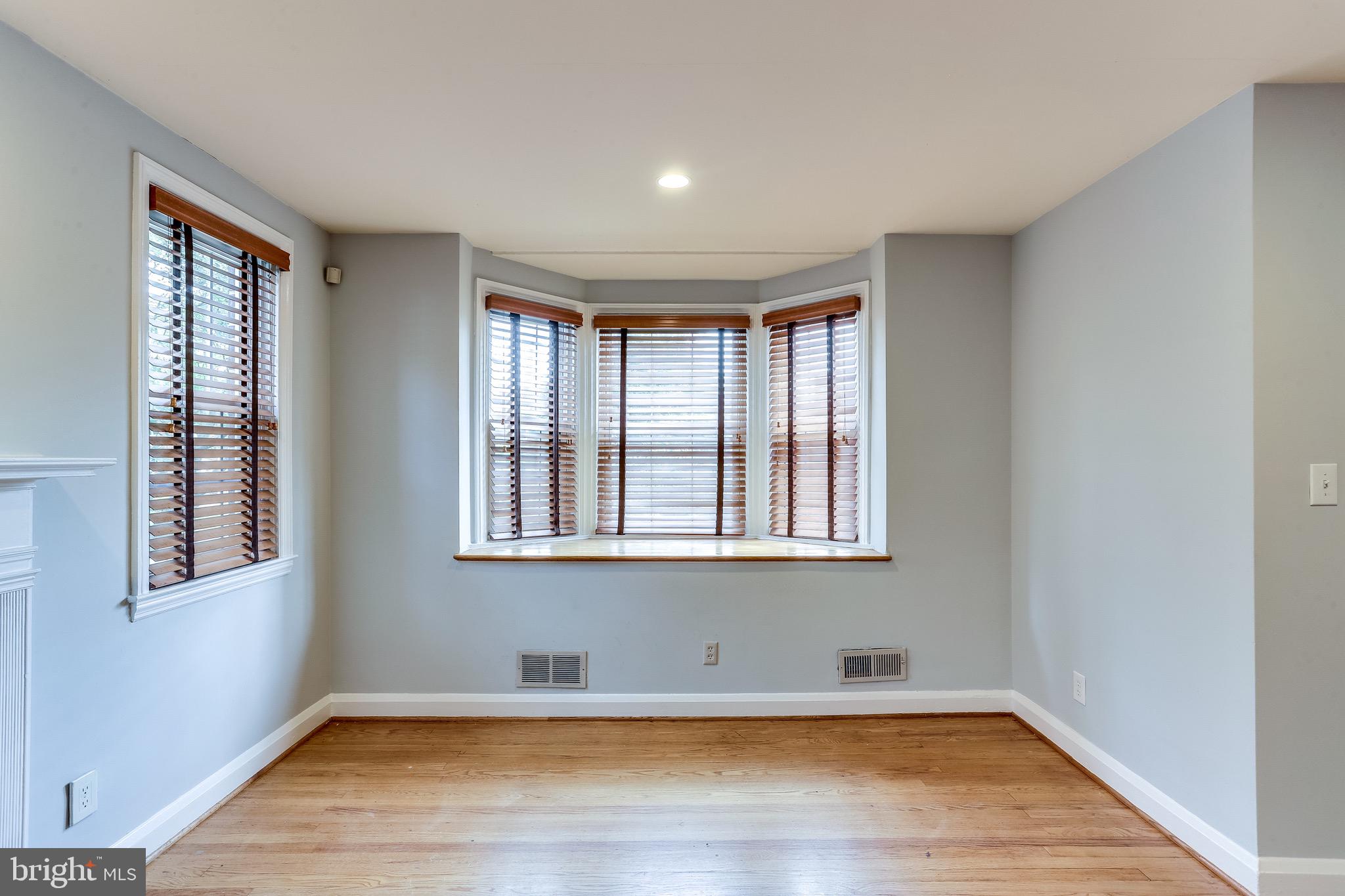 422 Greenlow Road Baltimore, MD 21228 - Photo 8 of 36