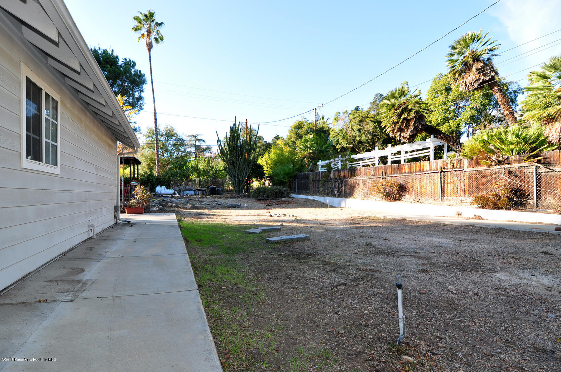 2011 Minoru Drive Altadena, CA 91001 - Photo 21 of 26 a view of back yard of the house