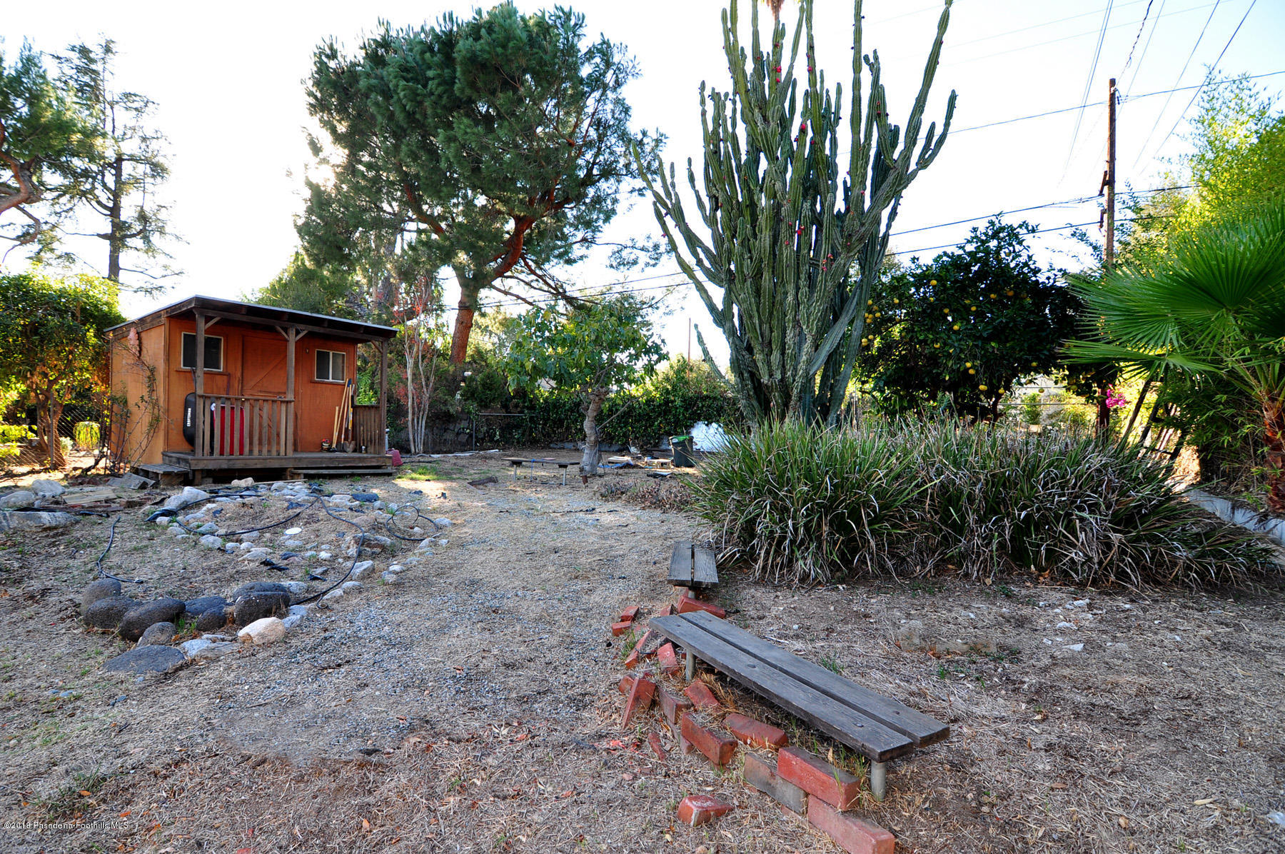 2011 Minoru Drive Altadena, CA 91001 - Photo 24 of 26 a backyard of a house with lots of green space