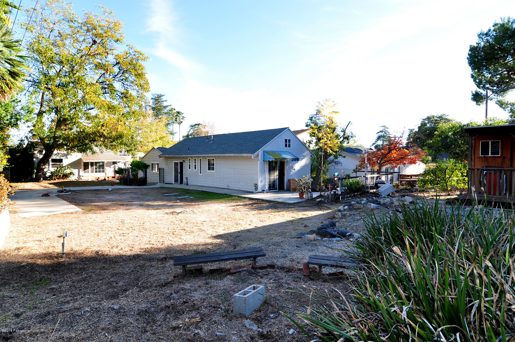 2011 Minoru Drive Altadena, CA 91001 - Photo 25 of 26 a house view with a yard