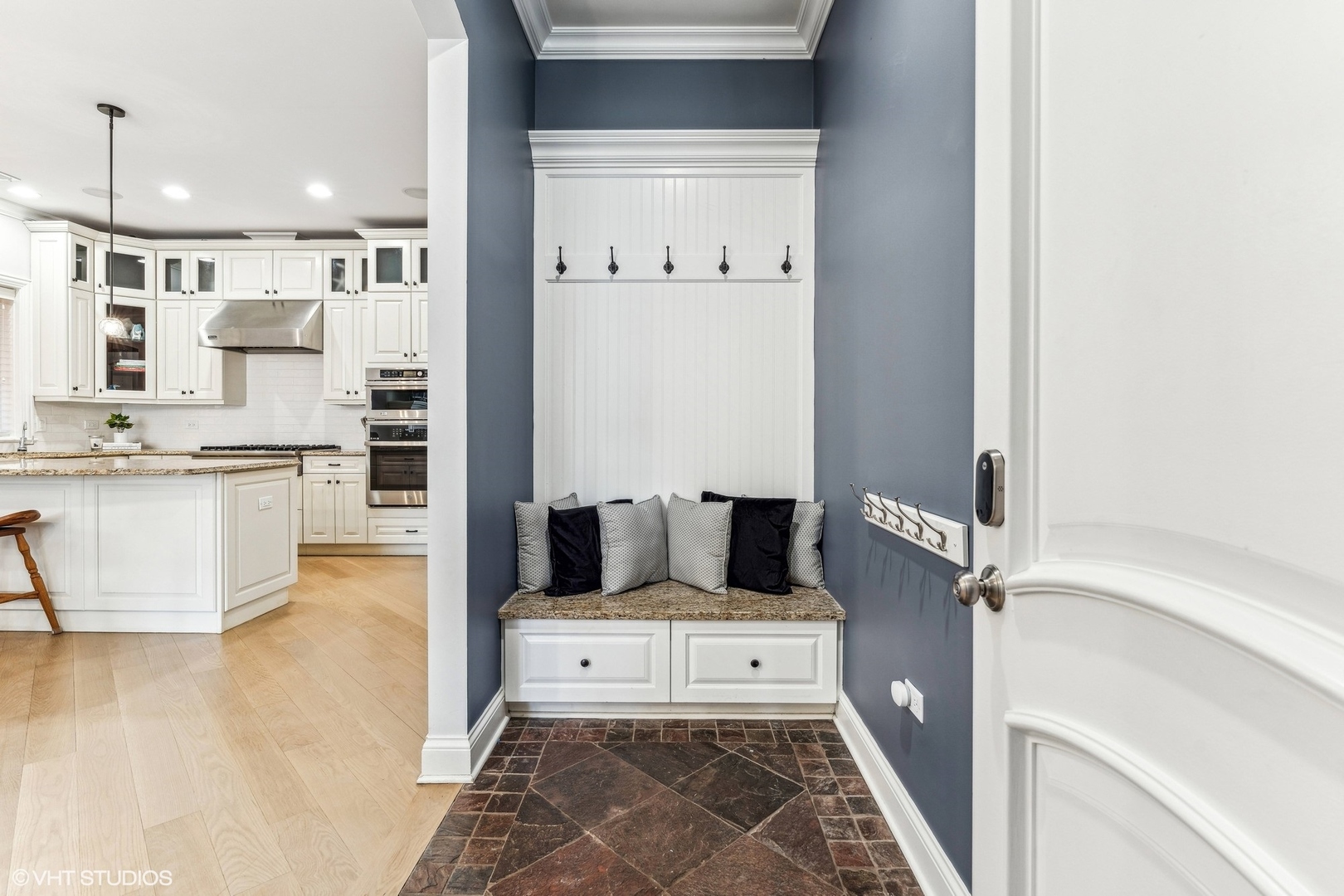 100 South Sangamon Street, Unit 3S Chicago, IL 60607 - Photo 2 of 26 a living room with furniture and a rug