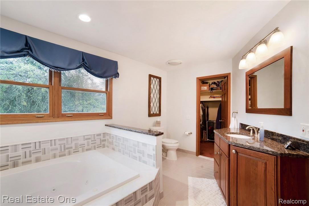 3510 Landview Drive Rochester, MI 48306 - Photo 25 of 50 DSC_6683.jpg