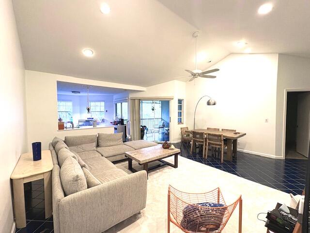 6703 Via Regina Boca Raton, FL 33433 - Photo 5 of 39 418232aa-1b0d-4ae4-b214-948c4f8d4591