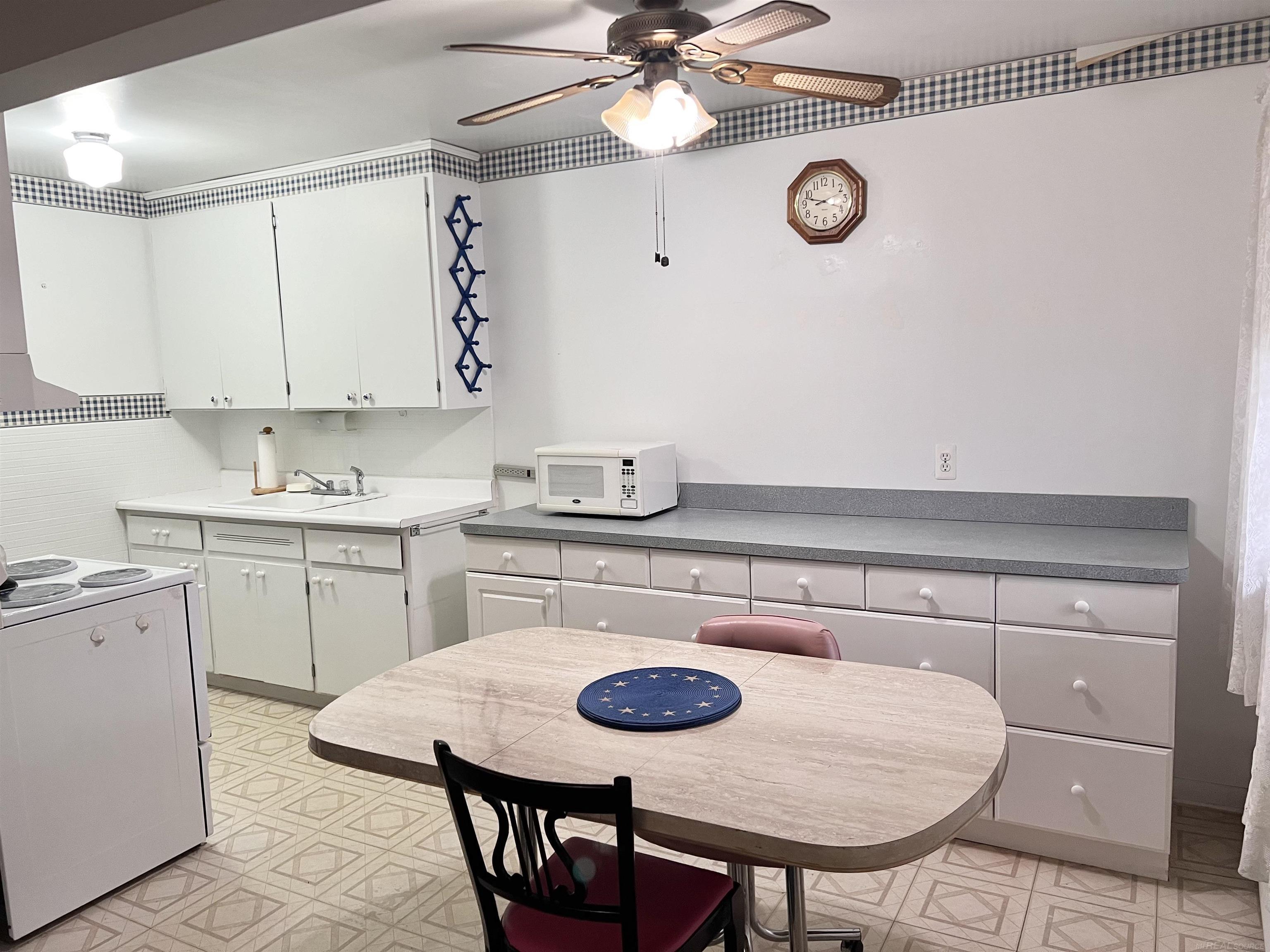 23016 Kelly Road Eastpointe, MI 48021 - Photo 10 of 30 50161764-33b22cdd-ad5d-4959-9a34-1e2d763070b6.JPG