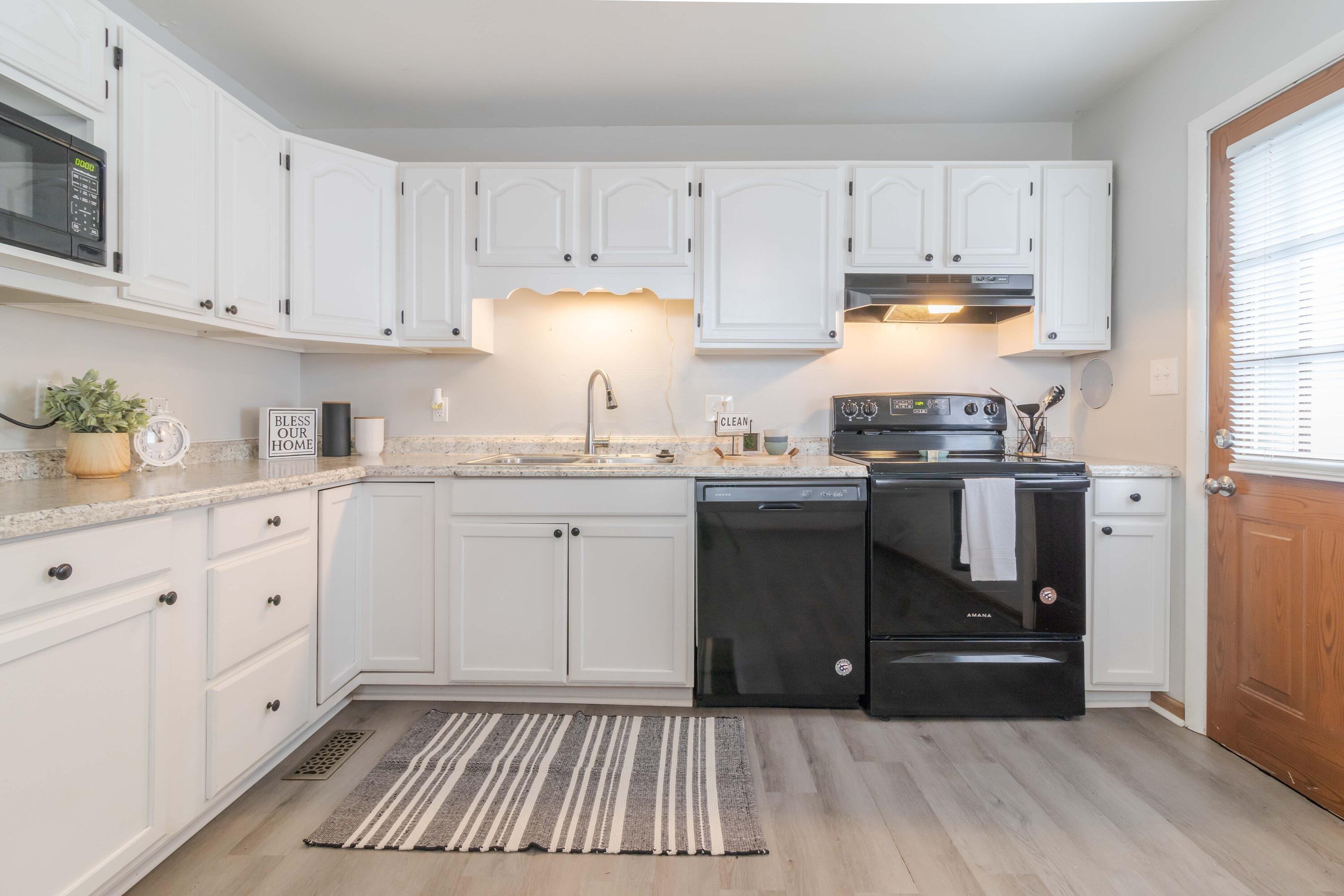 174 Calahan Road Columbus, OH 43207 - Photo 3 of 40 Kitchen