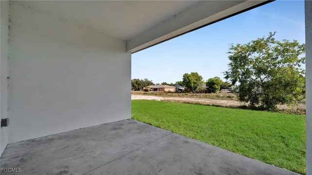 a view of a big room with a big yard