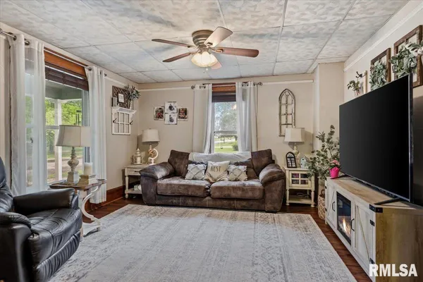 $115,000 | 332 East Tremont Street, Waverly, IL 62692