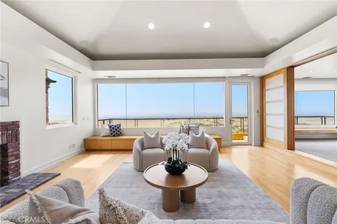 $13,500,000 | 1554 East Oceanfront, Newport Beach, CA 92661