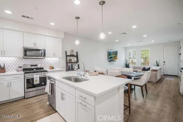 $4,100 | 110 Red Brick Drive, Unit 5, Simi Valley, CA 93065