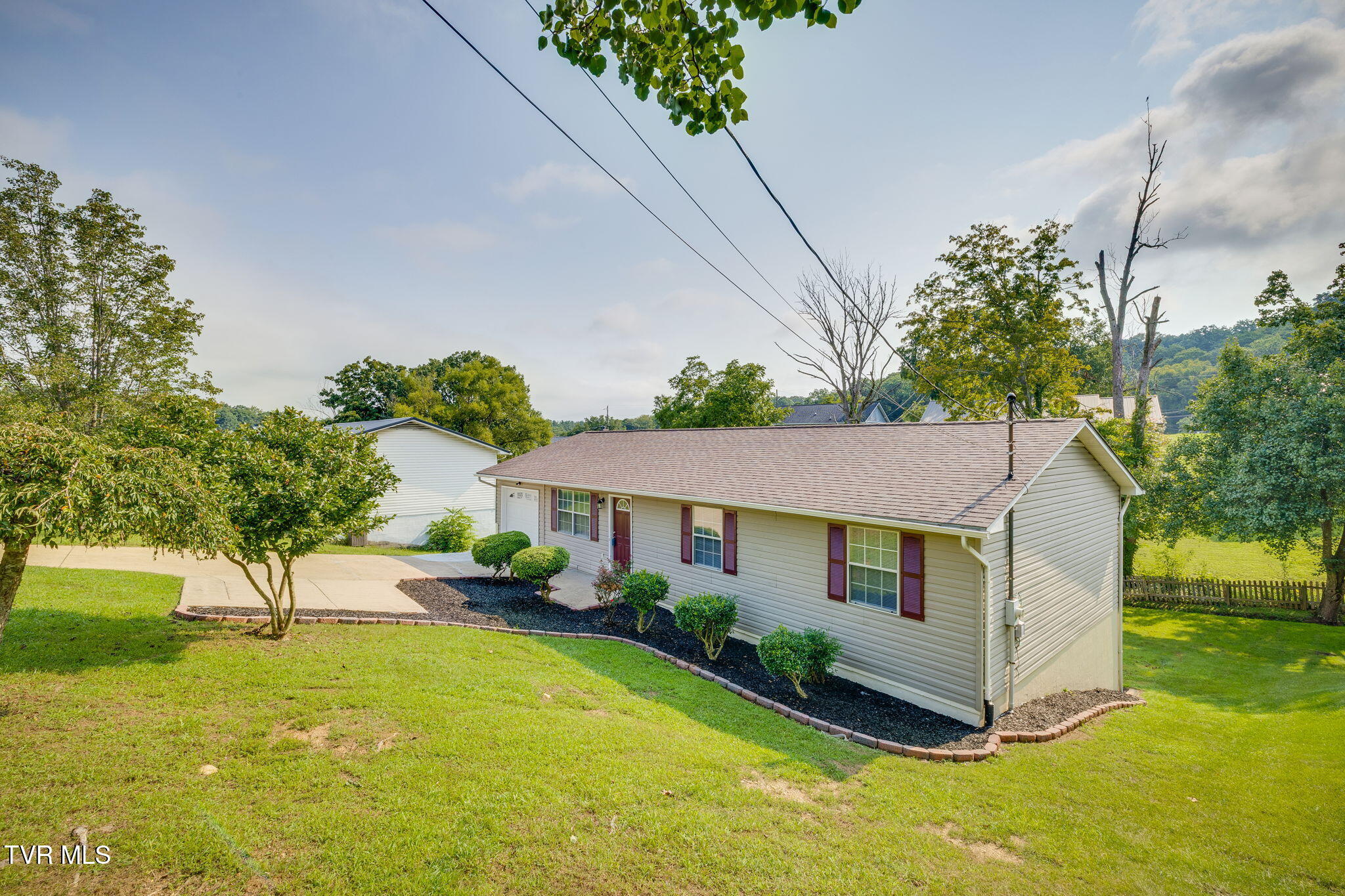 1113 Chippendale Road Kingsport, TN 37660 - Photo 3 of 25 003