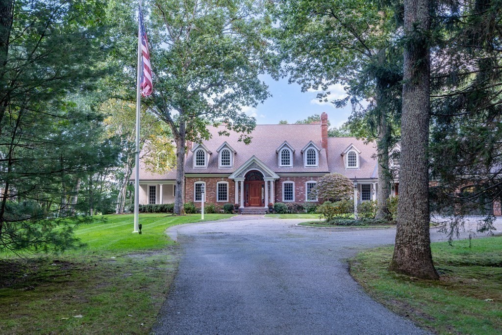 137 Forest Street Sherborn, MA 01770 - Photo 7 of 38