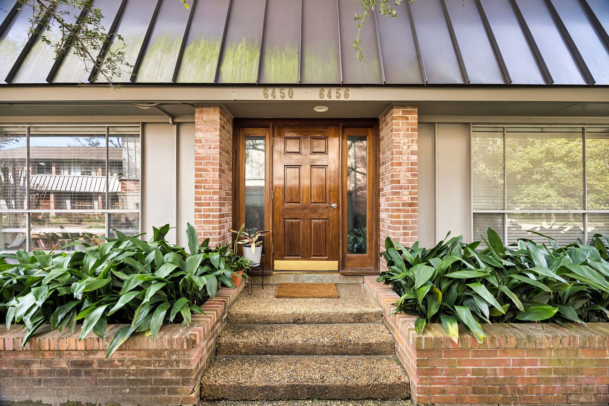 6456 Bayou Glen Road Houston, TX 77057 - Photo 2 of 11 Located on the first floor.