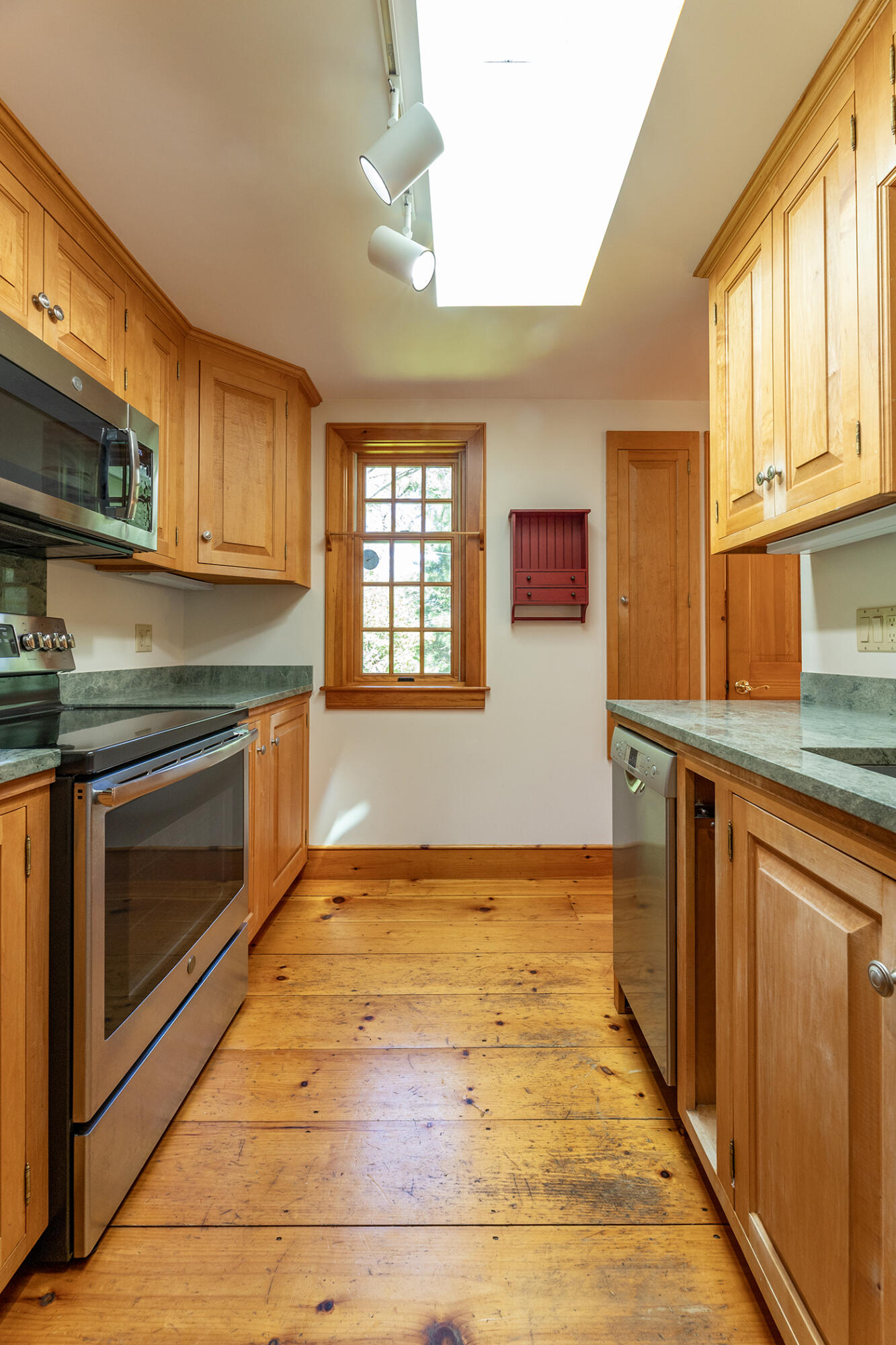 34 Curtis Avenue Camden, ME 04843 - Photo 12 of 45 IMG_0832