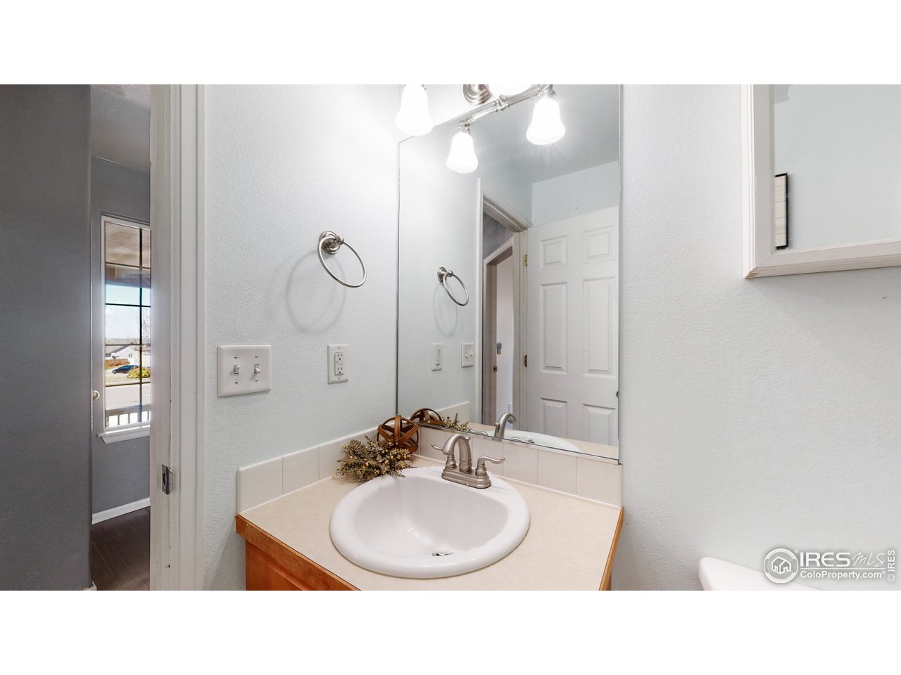 8710 19th St Road Greeley, CO 80634 - Photo 17 of 26 Main Floor Full Bath