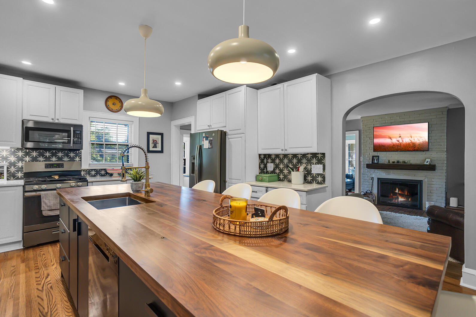 908 Brighton Road Jackson, MI 49203 - Photo 5 of 37 21-web-or-mls-0N0A3745