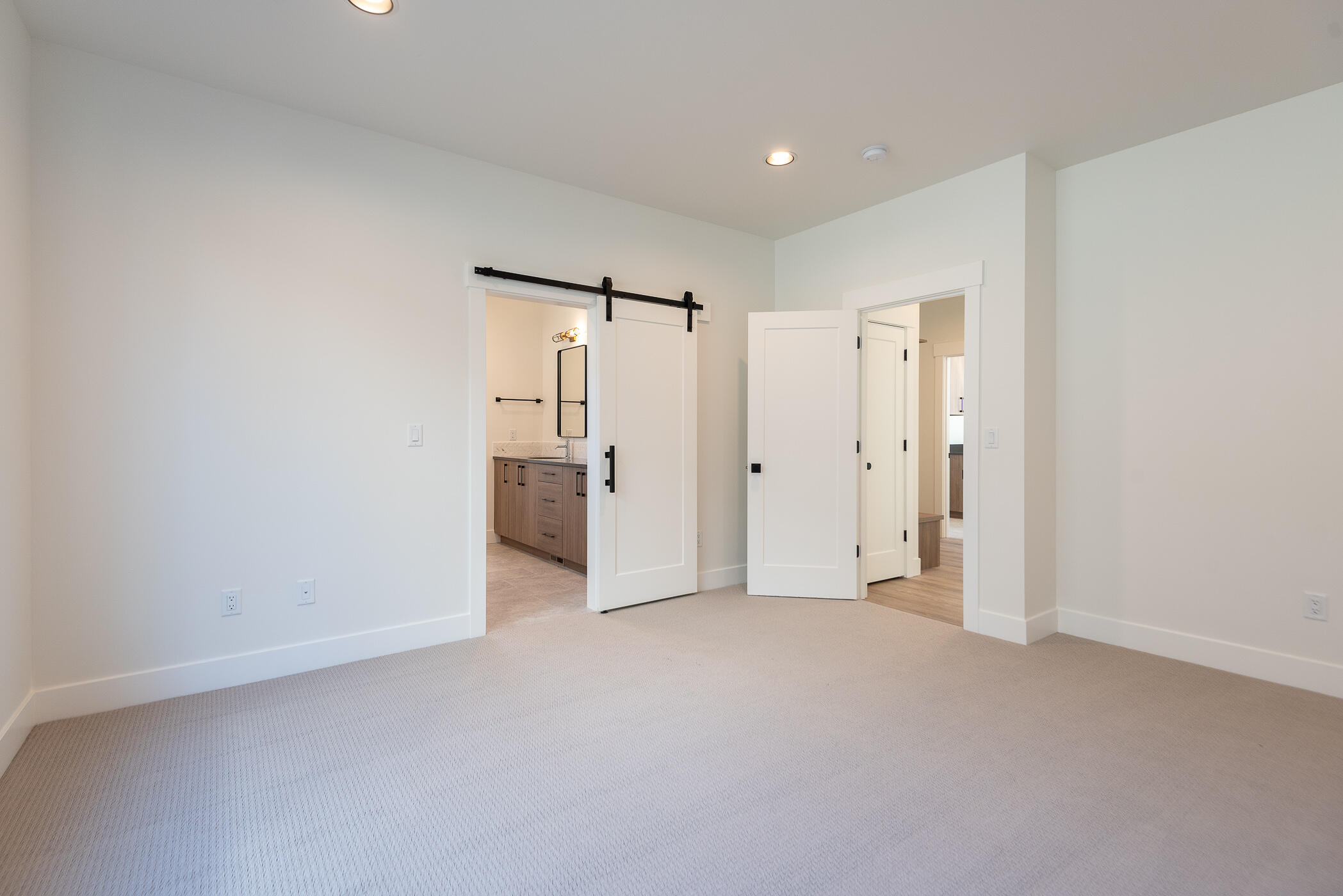 20474 Murphy Road Bend, OR 97702 - Photo 14 of 33 Primary Suite