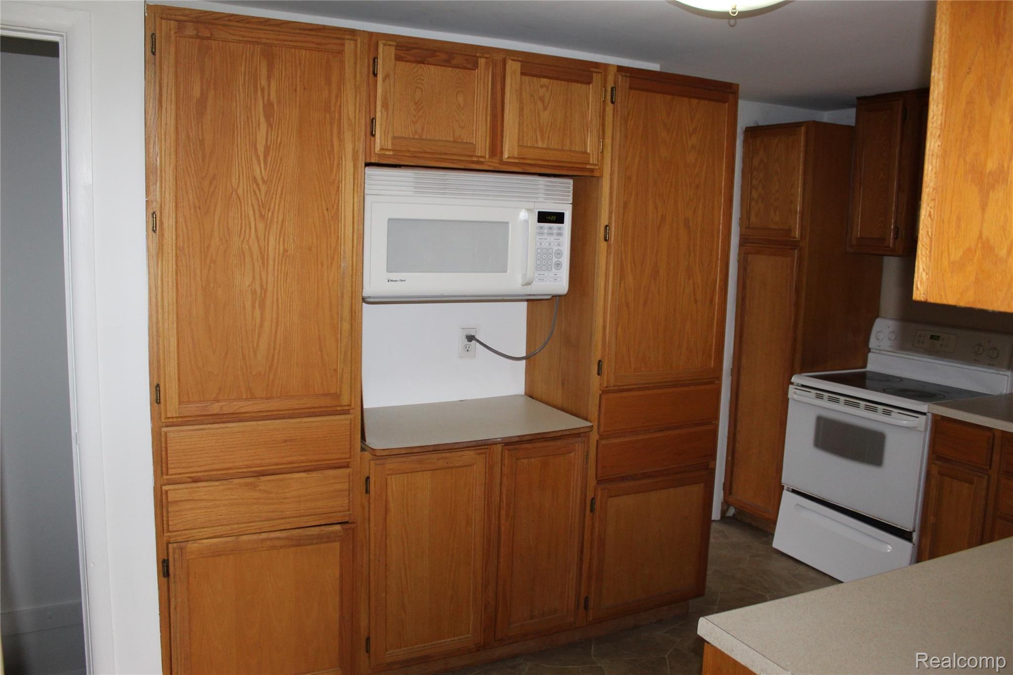 8330 North Vassar Road Mount Morris, MI 48458 - Photo 6 of 26 IMG_9094.JPG