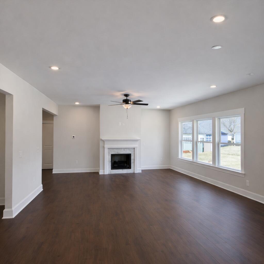 7560 Snow Line Lane, Unit 34 Ooltewah, TN 37363 - Photo 4 of 13 FAMILY ROOM