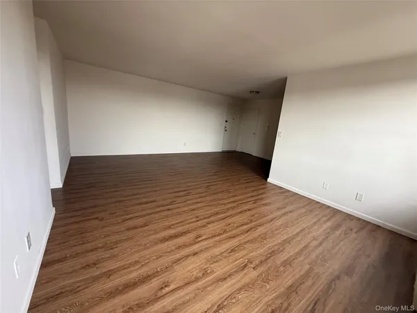 $2,724 | 190 1st Street, Unit 5E, Mineola, NY 11501